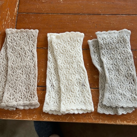 Lot of 3 pairs cashmere lace crochet fingerless gloves - Picture 1 of 4